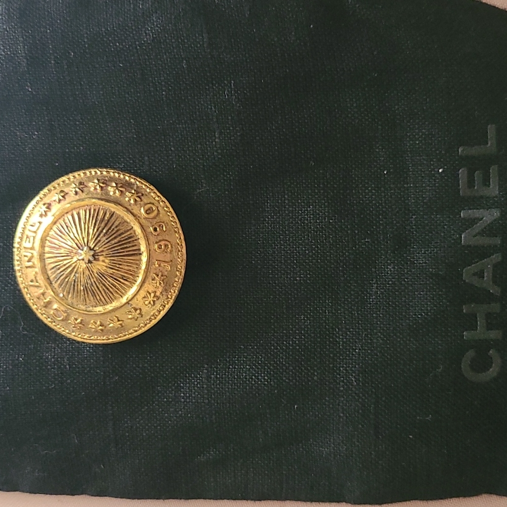NOT 4 SALE IN SEARCH OF another Vintage Chanel earring